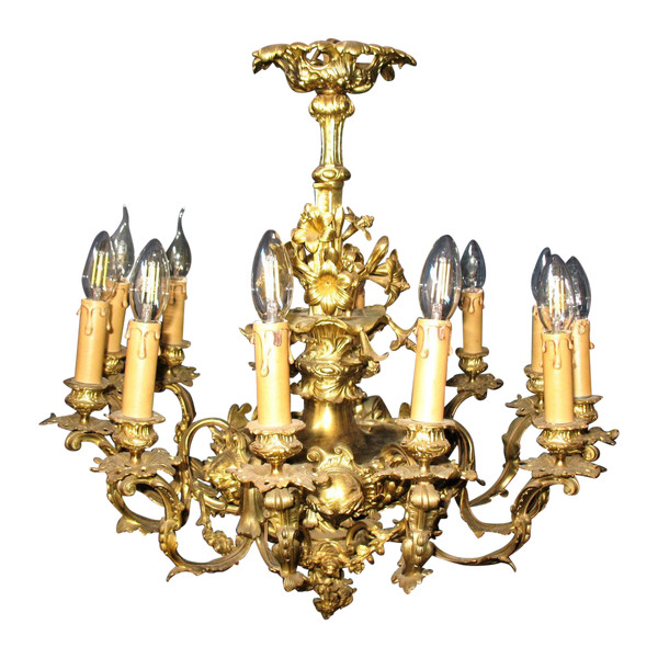 Lampadario in bronzo dorato in stile Luigi XV Luigi XVI Transizione a 12 luci XIX secolo
