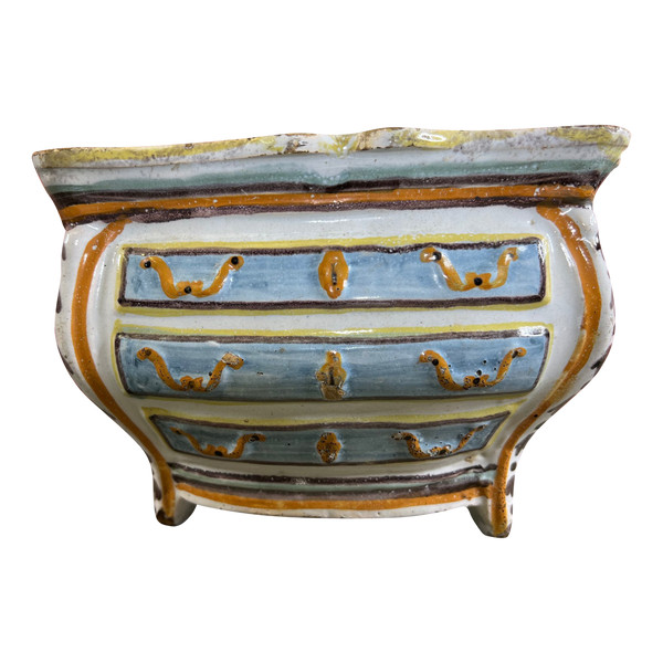 Bouquetière formant commode faience de Nevers 18ème
