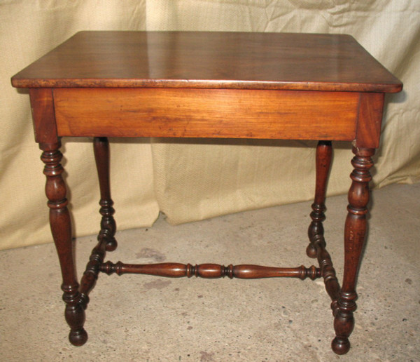Petite table à écrire bureau époque 19ème en noyer massif de style Louis XIII