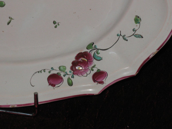 Plat ovale en faïence de Sceaux époque 18ème décor floral polychrome
