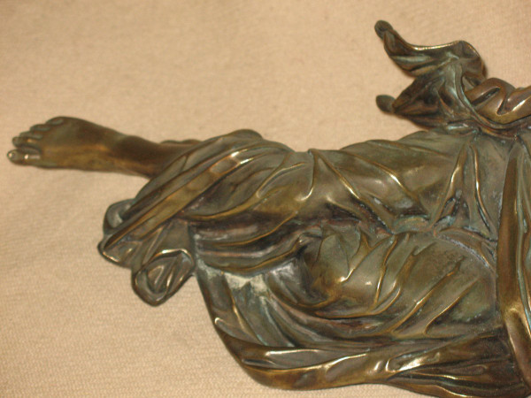 Sculpture en bronze Femme à l'antique avec nid d'oiseaux époque 19ème