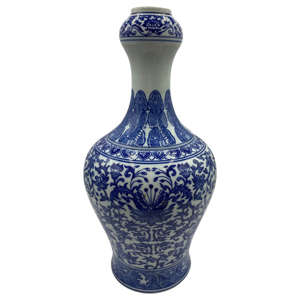 CHINESE PORCELAIN VASE