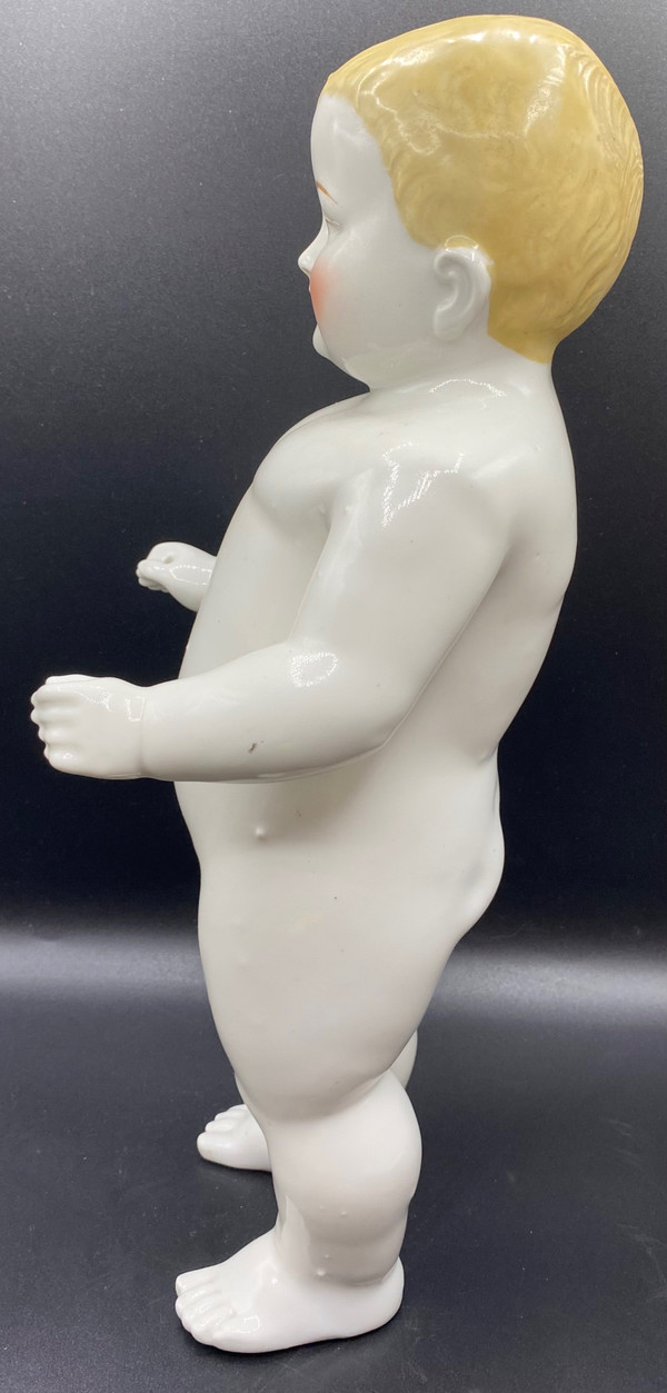CHILD IN FOOT PORCELAIN
