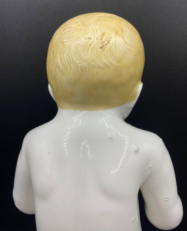 CHILD IN FOOT PORCELAIN
