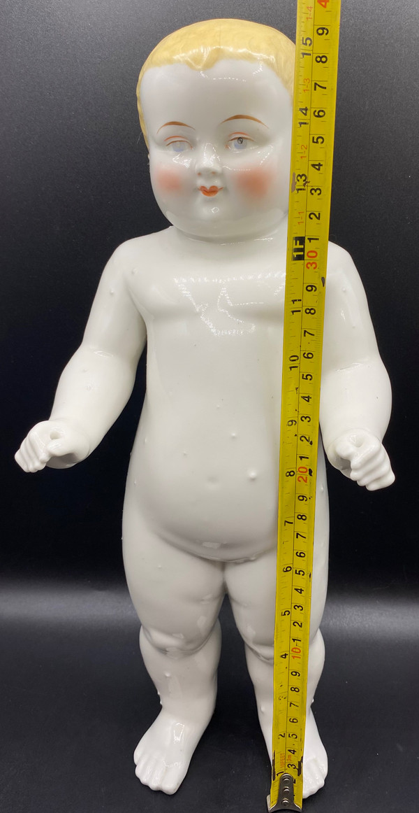 CHILD IN FOOT PORCELAIN