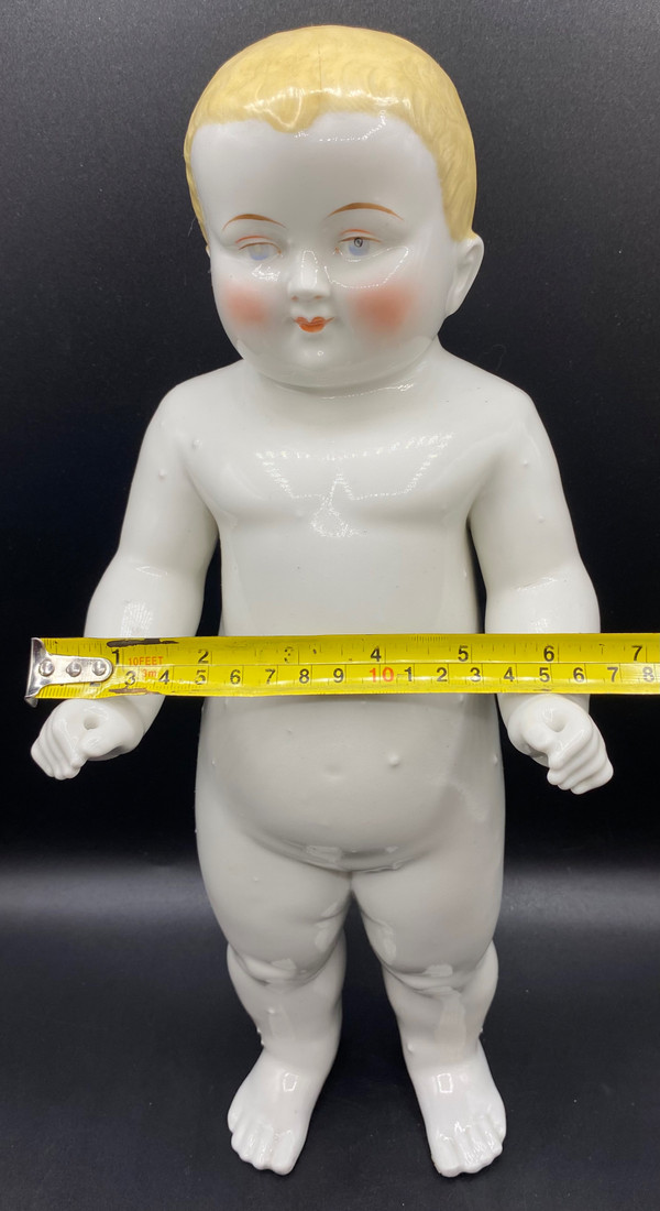 CHILD IN FOOT PORCELAIN