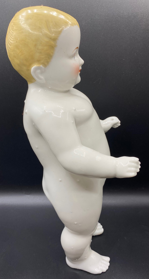 CHILD IN FOOT PORCELAIN