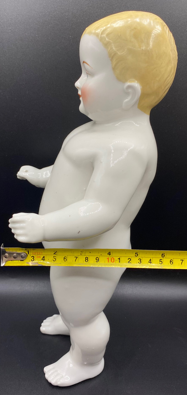 CHILD IN FOOT PORCELAIN
