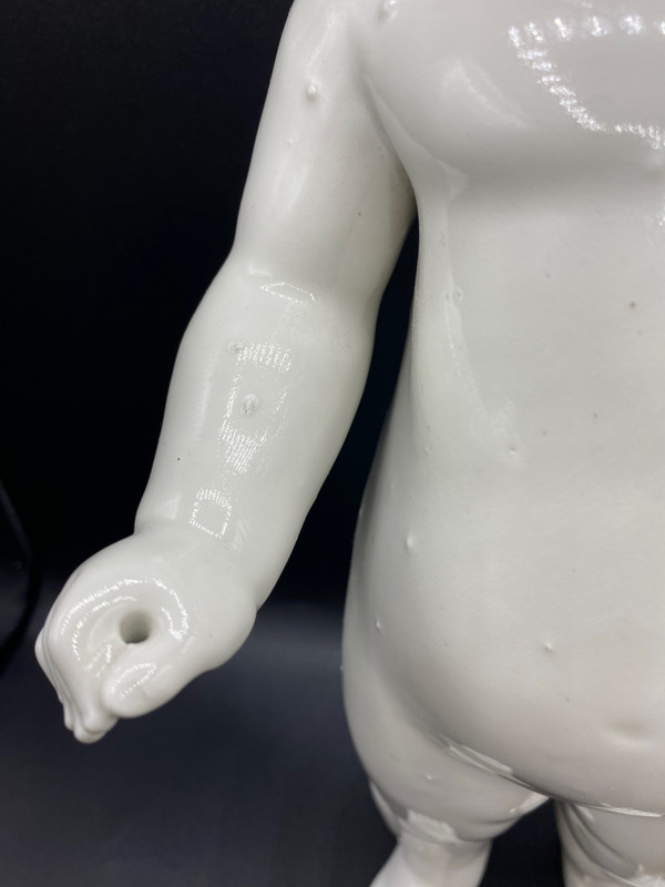 CHILD IN FOOT PORCELAIN