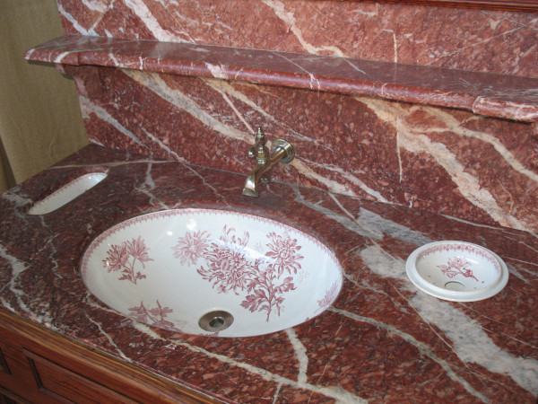 Vanity complete with basin and accessories in Choisy le Roi earthenware 19th century