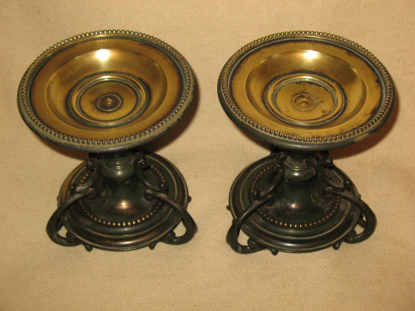 Coppia di coppe in bronzo in stile Luigi XVI, XIX secolo Periodo della Restaurazione