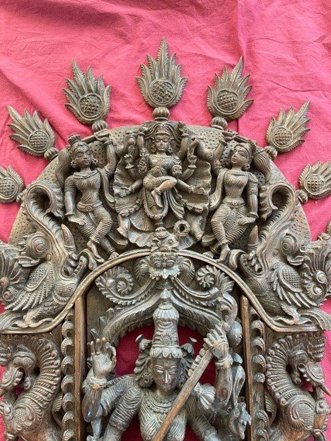 Imposant Bas Relief En Bois Sculpté Figurant Shiva - Travail Hindou