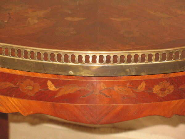 Table bouillotte en marqueterie de style Louis XV