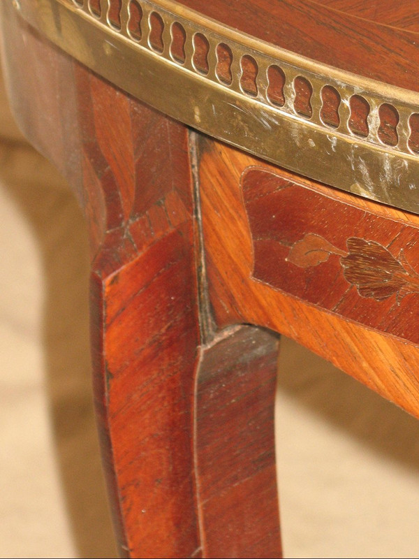 Table bouillotte en marqueterie de style Louis XV