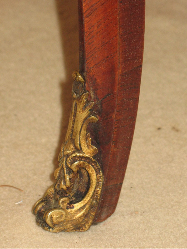 Table bouillotte en marqueterie de style Louis XV