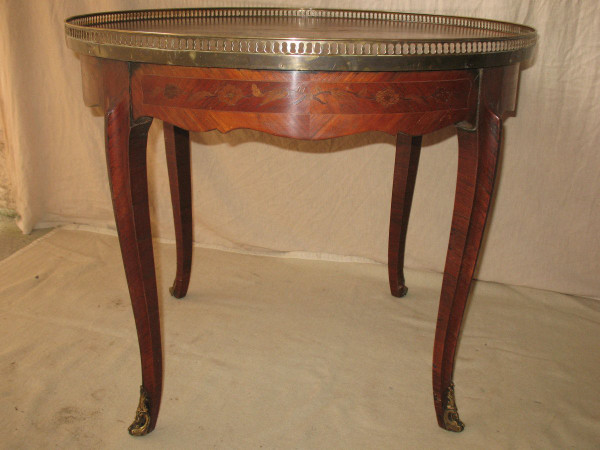 Table bouillotte en marqueterie de style Louis XV