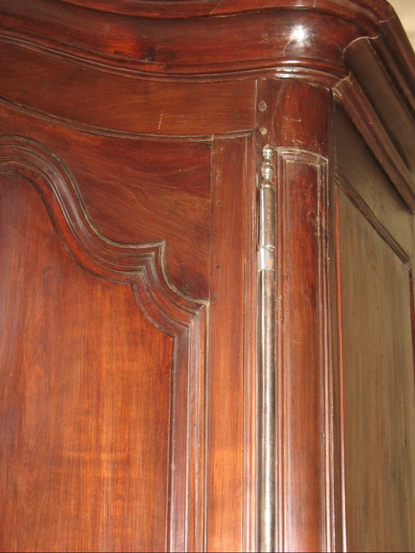 Schrank aus Obstholz Anfang des 19. Jahrhunderts im Stil von Louis XV