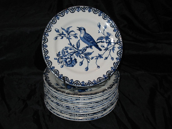 Service en faïence de Choisy le Roi à décor d'oiseaux style  japonisant époque 19ème