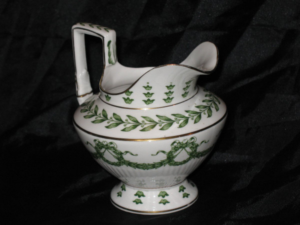 Sarreguemines porcelain tea set decorated with laurel leaves, 19th century