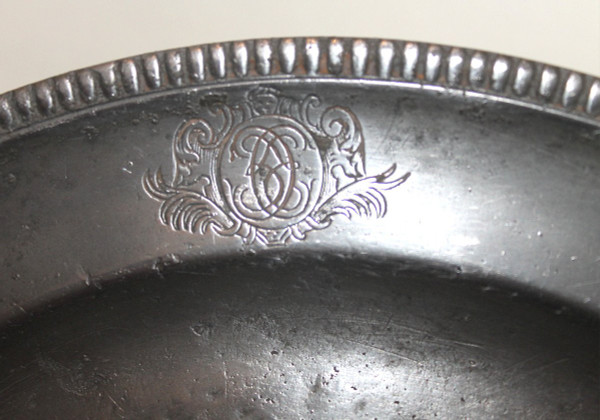 Pair of plates with a beaded edge in punched pewter by Laurent Morand in Lyon, 17th century
