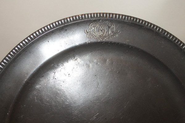Pair of plates with a beaded edge in punched pewter by Laurent Morand in Lyon, 17th century