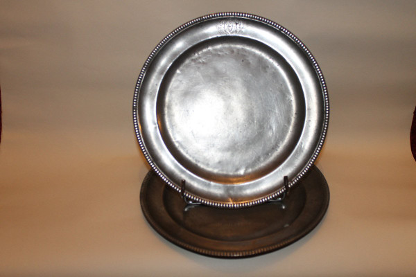 Pair of plates with a beaded edge in punched pewter by Laurent Morand in Lyon, 17th century