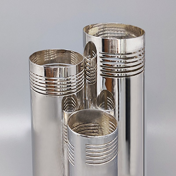 1970 Étonnant vase plaqué argent de l'ère spatiale par Sassetti. Fait main. Fabriqué en Italie