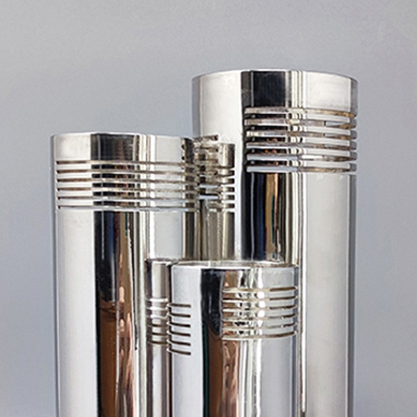 1970 Étonnant vase plaqué argent de l'ère spatiale par Sassetti. Fait main. Fabriqué en Italie