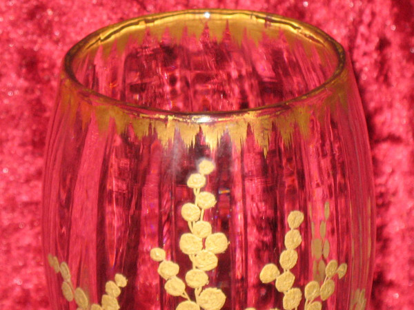 Vaso in vetro dipinto con oro fino decorato a fiori, XIX secolo