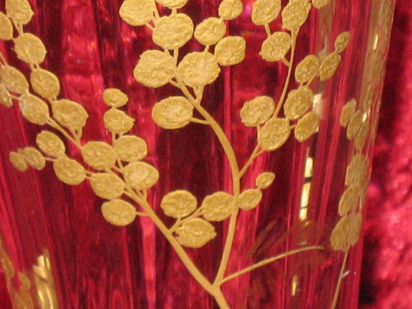 Vaso in vetro dipinto con oro fino decorato a fiori, XIX secolo