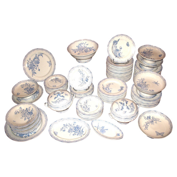 Table service of 120 pieces in earthenware from Gien decorated with flowers and butterflies, 19th century