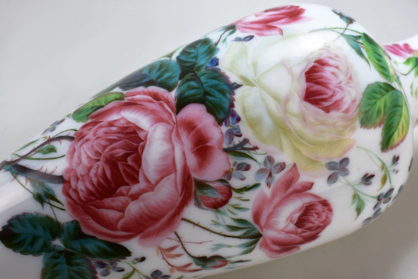 Handbemalte Opalvase. 19. Jahrhundert