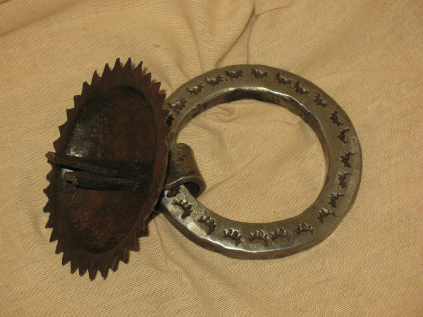 Heurtoir marteau de porte en fer forgé époque 17ème