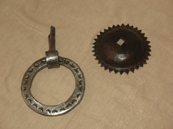 Heurtoir marteau de porte en fer forgé époque 17ème
