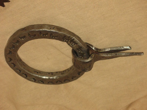 Heurtoir marteau de porte en fer forgé époque 17ème