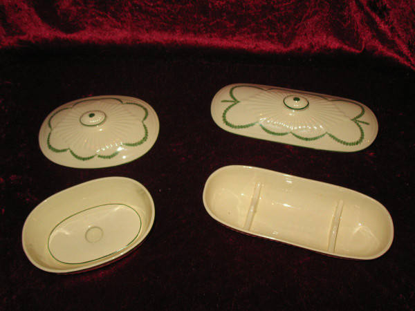 Servizio da toilette in maiolica Sarreguemines, stile Luigi XVI del XIX secolo, decorazione in alloro