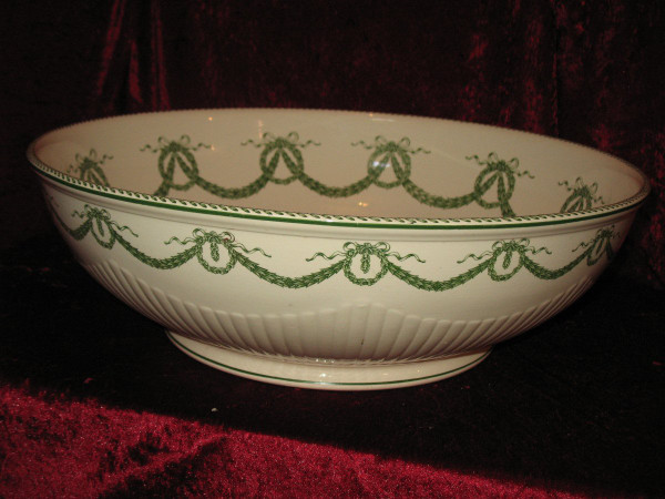 Servizio da toilette in maiolica Sarreguemines, stile Luigi XVI del XIX secolo, decorazione in alloro