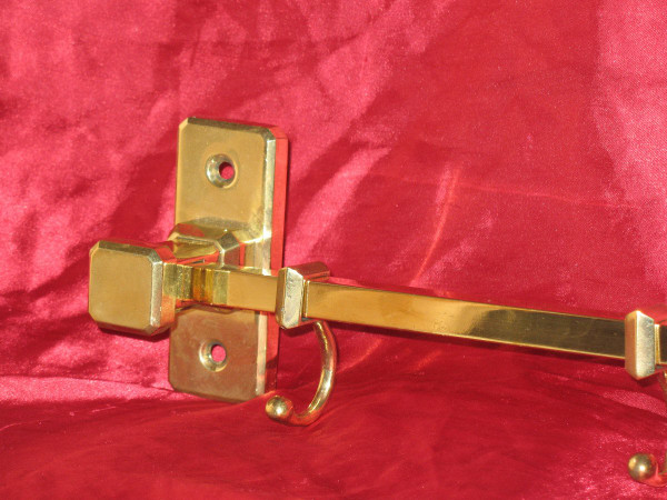 Wandregal für Küchen- oder Badutensilien aus Messing und Bronze. Art Deco