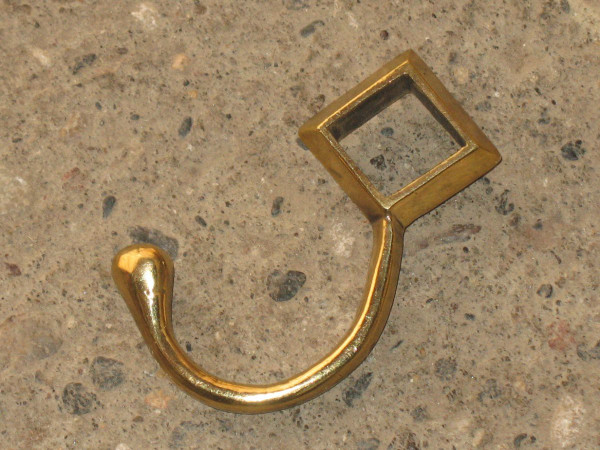 Wandregal für Küchen- oder Badutensilien aus Messing und Bronze. Art Deco