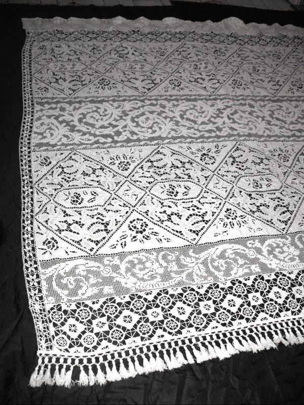 Large Luxeuil and Richelieu lace curtain, 19th century