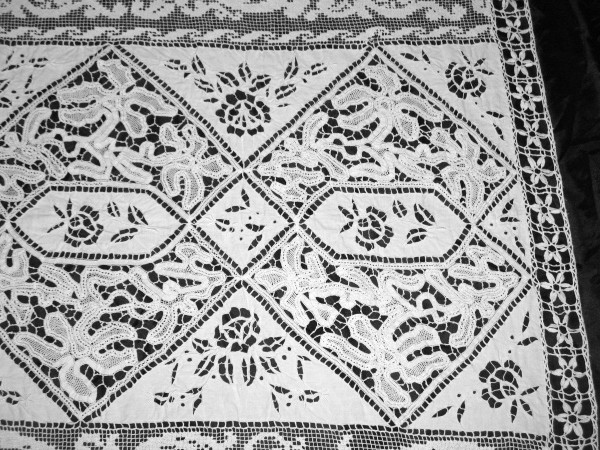 Large Luxeuil and Richelieu lace curtain, 19th century
