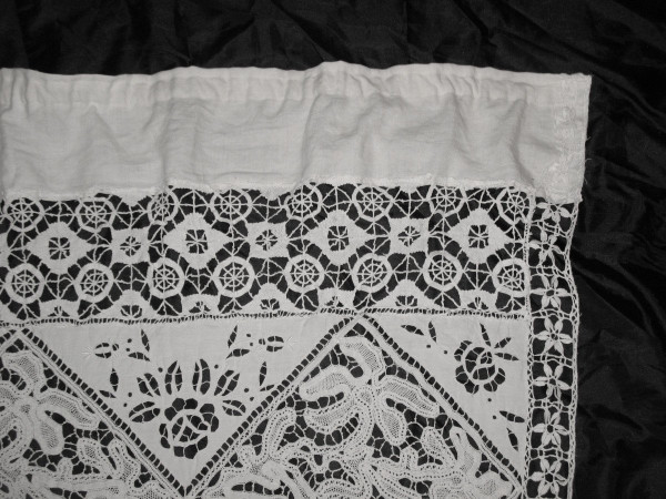 Large Luxeuil and Richelieu lace curtain, 19th century