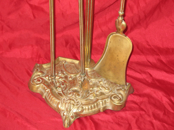 Bronze servant fireplace set with shovel and tweezers, 19th century