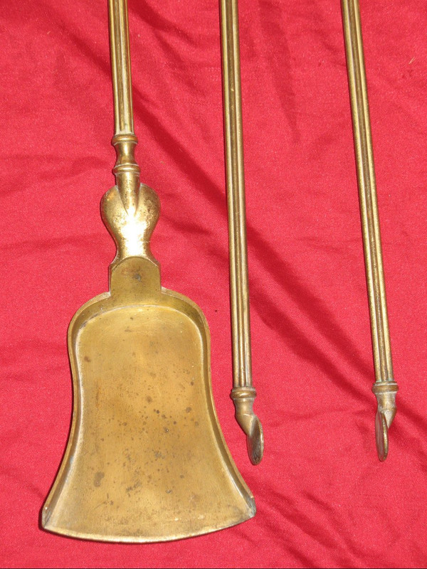 Bronze servant fireplace set with shovel and tweezers, 19th century