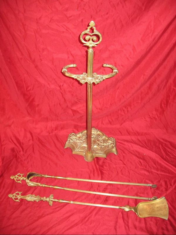 Bronze servant fireplace set with shovel and tweezers, 19th century