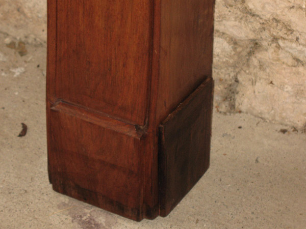 Crossbow-shaped fireplace and curved legs in walnut, Art Deco period
