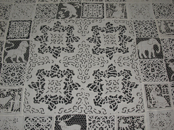 Tablecloth or bedspread in Luxeuil lace and Richelieu embroidery, 19th century
