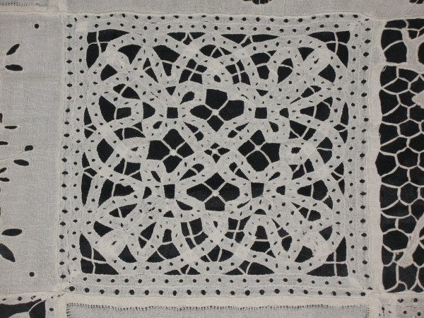 Tablecloth or bedspread in Luxeuil lace and Richelieu embroidery, 19th century