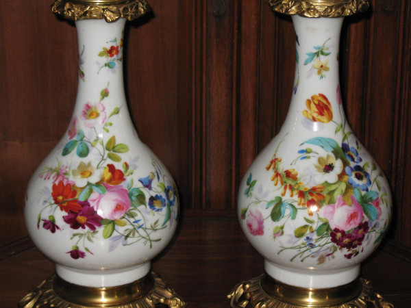 Pair of large lamps in Paris porcelain and gilded bronze, 19th century