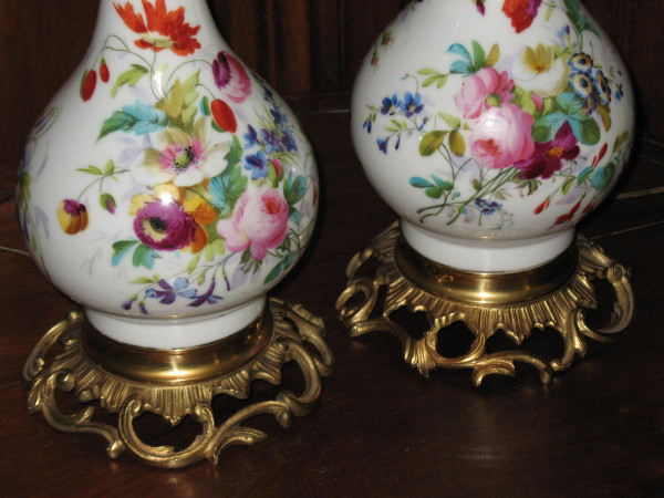 Pair of large lamps in Paris porcelain and gilded bronze, 19th century